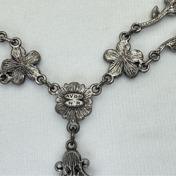 Vintage Avon Blue White Crystal Floral Art Deco Gunmetal Pendant Necklace - Picture 4 of 7